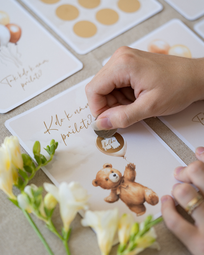 Stírací kartička – pohlaví miminka (Medvídek s balónkem)